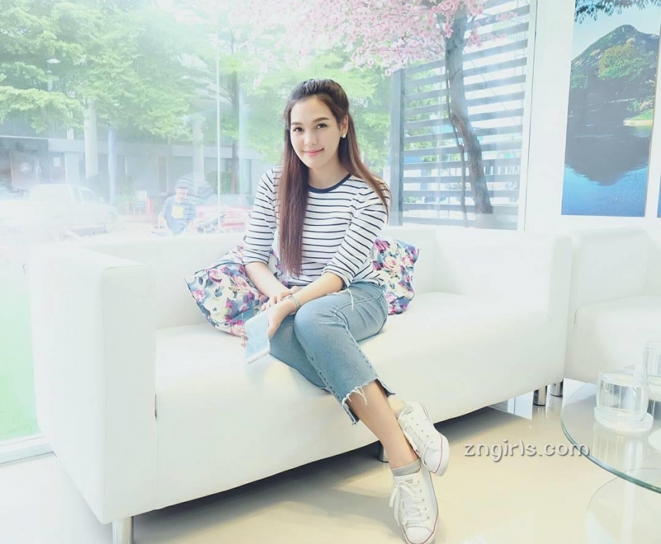 泰国美少女Pichyada Chatkamjaroen清纯私房写真