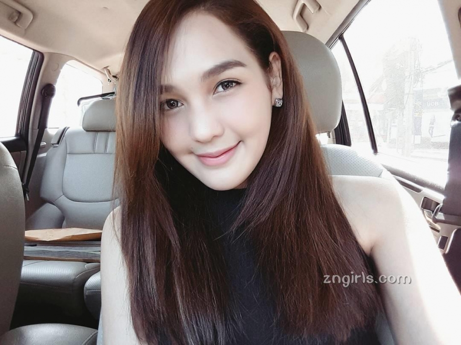 泰国美少女Pichyada Chatkamjaroen清纯私房写真