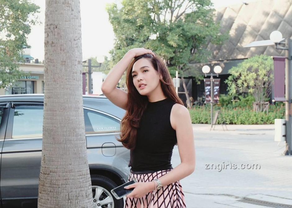 泰国美少女Pichyada Chatkamjaroen清纯私房写真