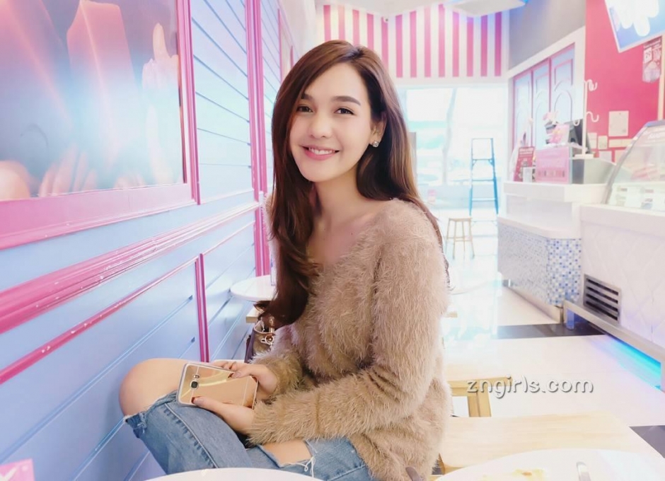 泰国美少女Pichyada Chatkamjaroen清纯私房写真