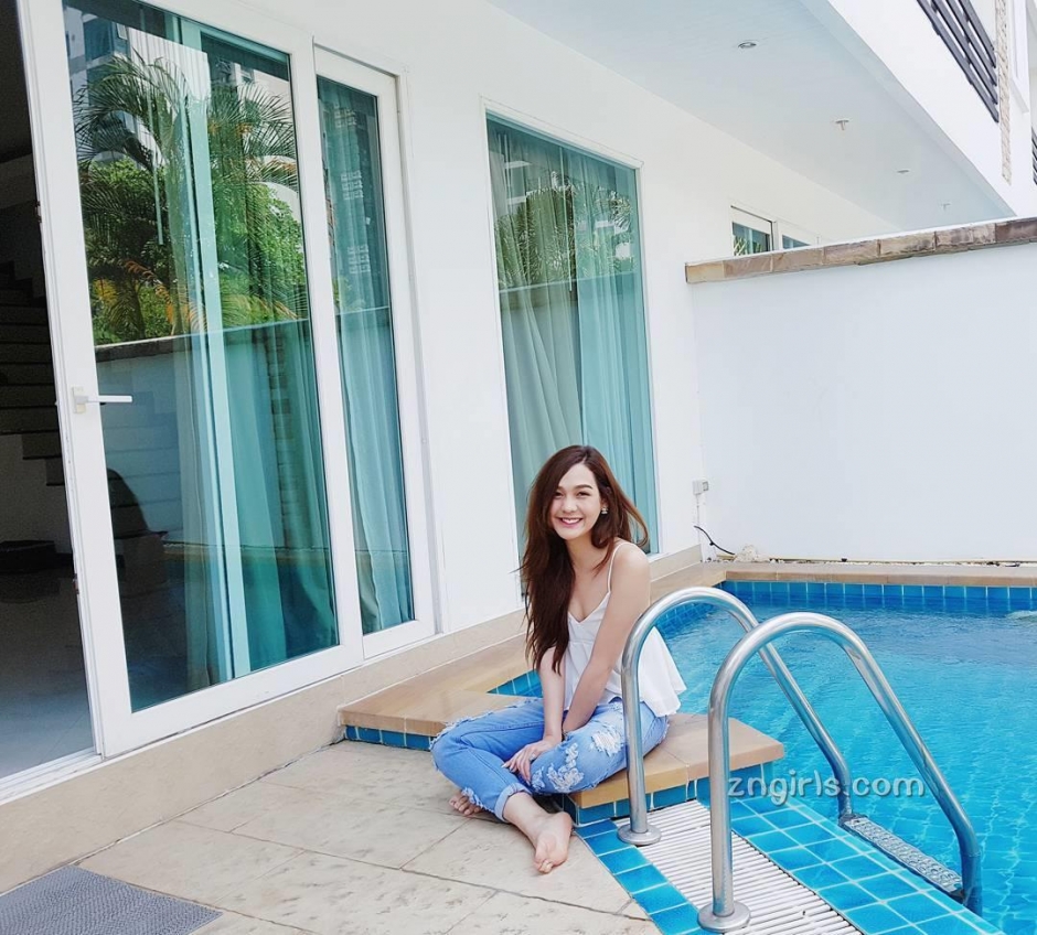 泰国美少女Pichyada Chatkamjaroen清纯私房写真