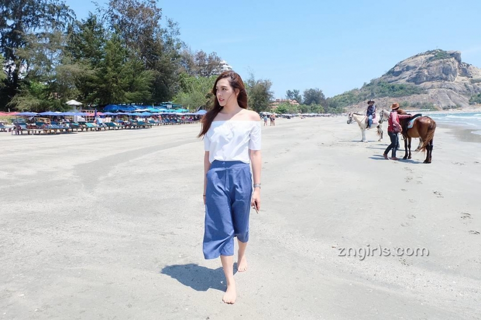 泰国美少女Pichyada Chatkamjaroen清纯私房写真