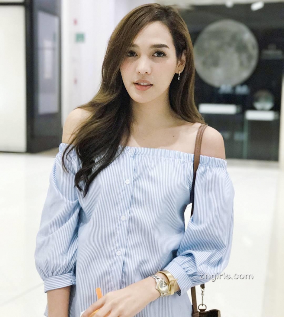 泰国美少女Pichyada Chatkamjaroen清纯私房写真