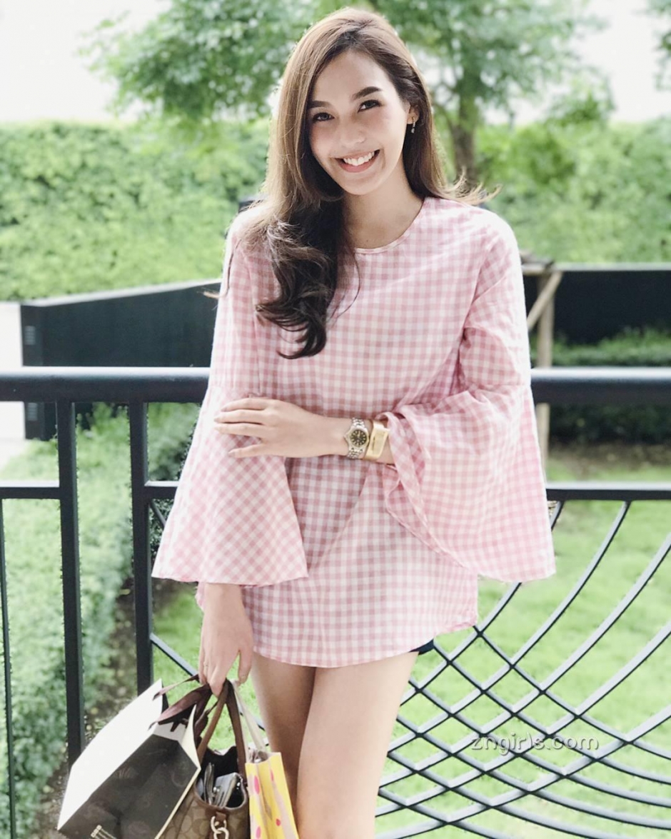 泰国美少女Pichyada Chatkamjaroen清纯私房写真