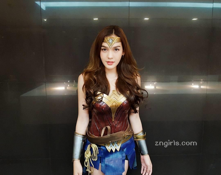 泰国美少女Pichyada Chatkamjaroen清纯私房写真