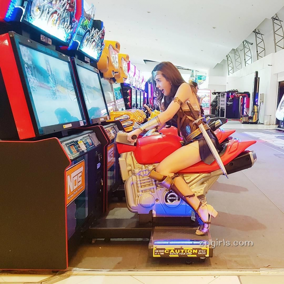 泰国美少女Pichyada Chatkamjaroen清纯私房写真