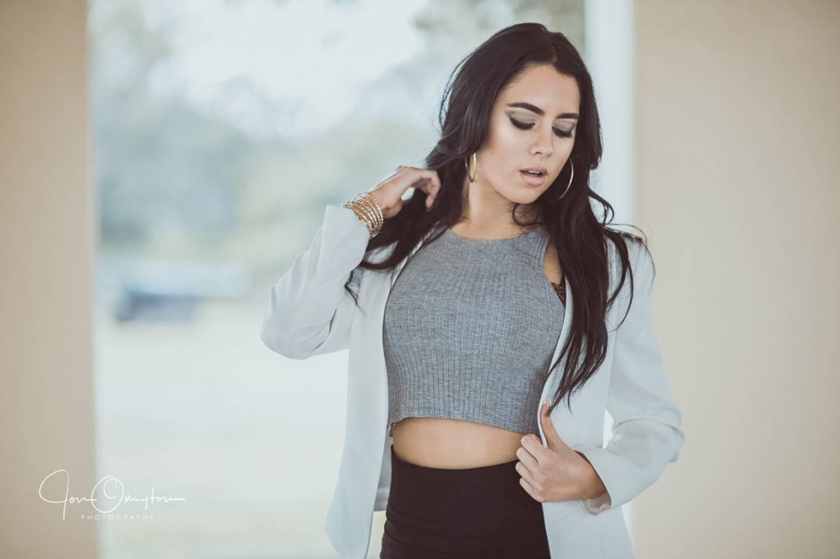 混血模特Jasmin Shojai性感比基尼写真