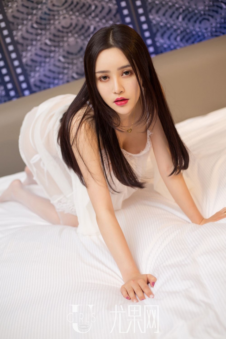 女神模特于梓馨蕾丝内衣写真性感迷人