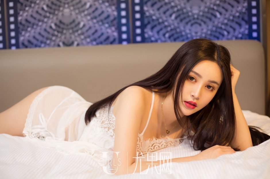 女神模特于梓馨蕾丝内衣写真性感迷人