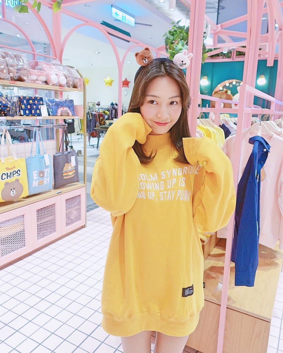 台湾美女何佳蓉生活美照甜美迷人