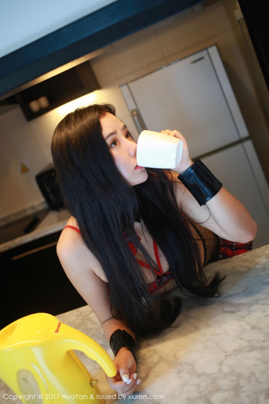 性感美女汤曼玲情趣内衣写真黑丝吊带诱人