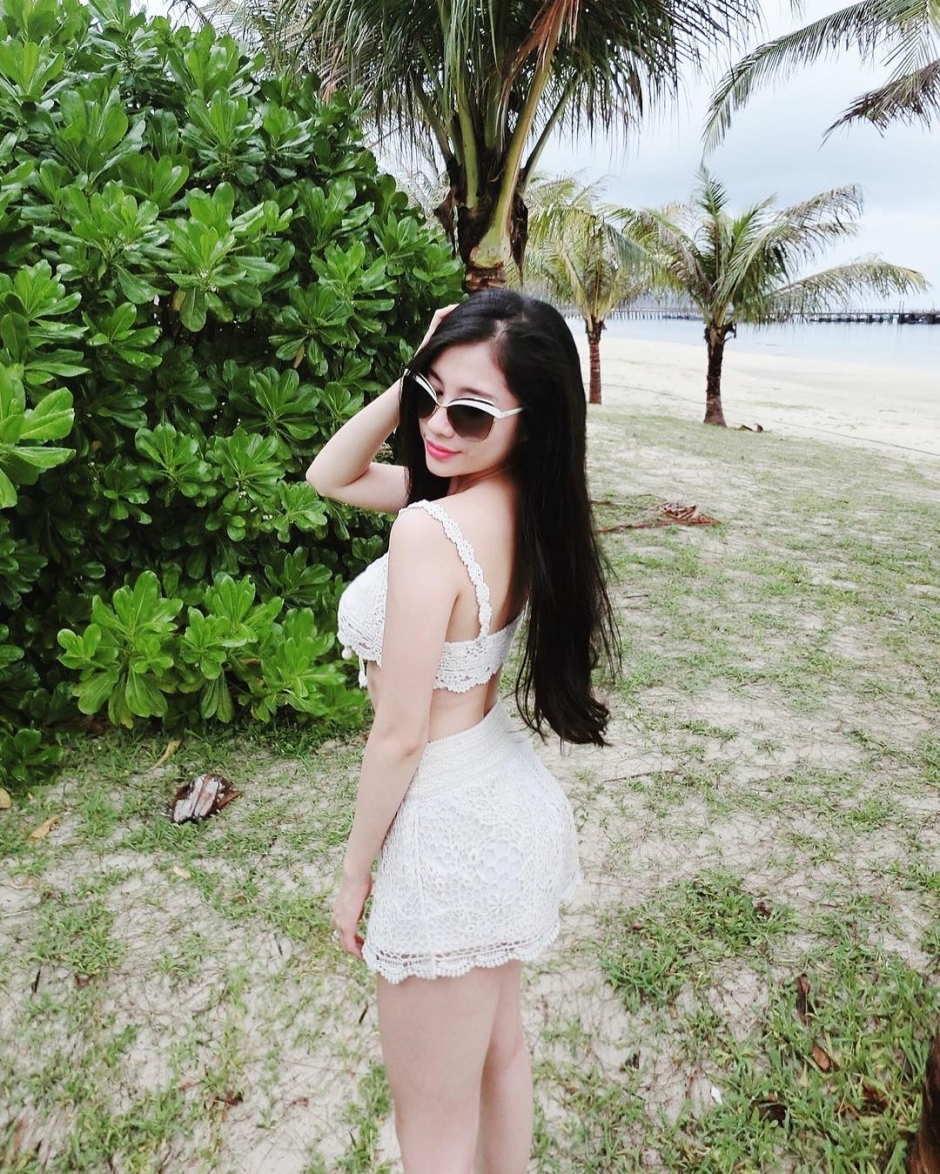 白嫩美女HELENTR性感泳装私房照