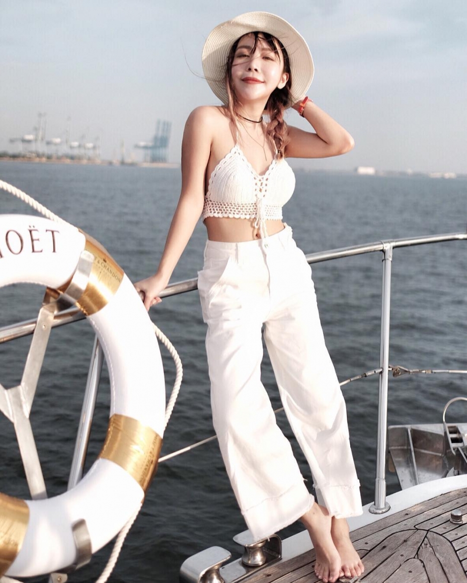 马来西亚美女Chenelle Wen私房美照酥胸诱人