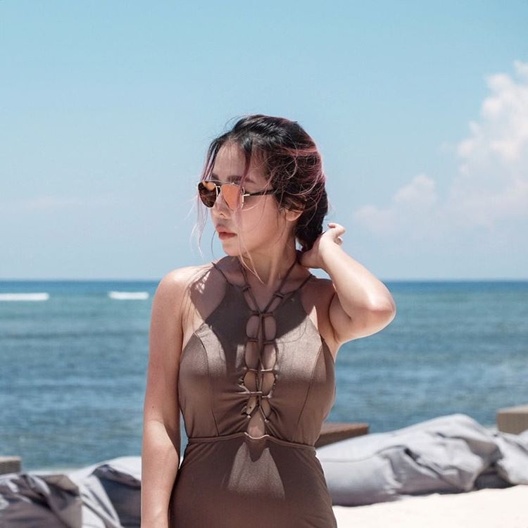 马来西亚美女Chenelle Wen私房美照酥胸诱人