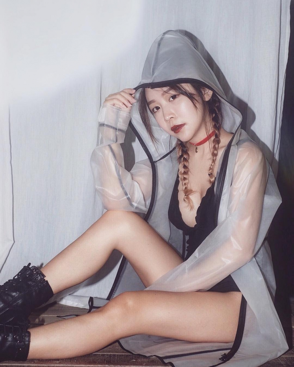 马来西亚美女Chenelle Wen私房美照酥胸诱人