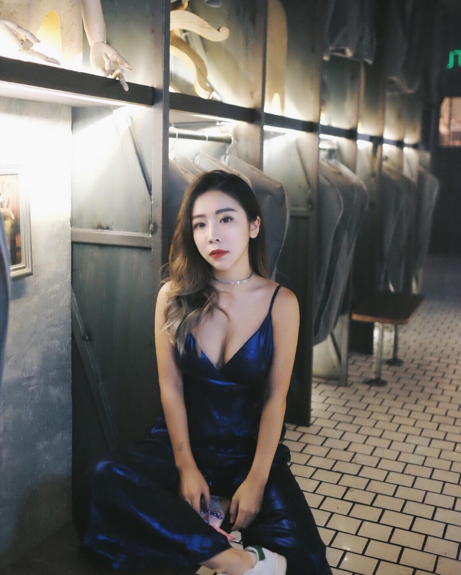 马来西亚美女Chenelle Wen私房美照酥胸诱人