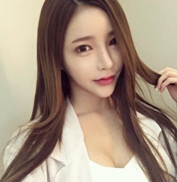 韩国美女崔莎罗比基尼私房照