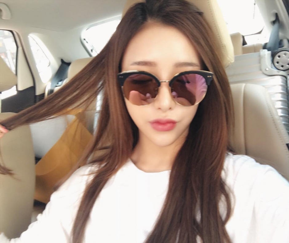 韩国美女崔莎罗比基尼私房照