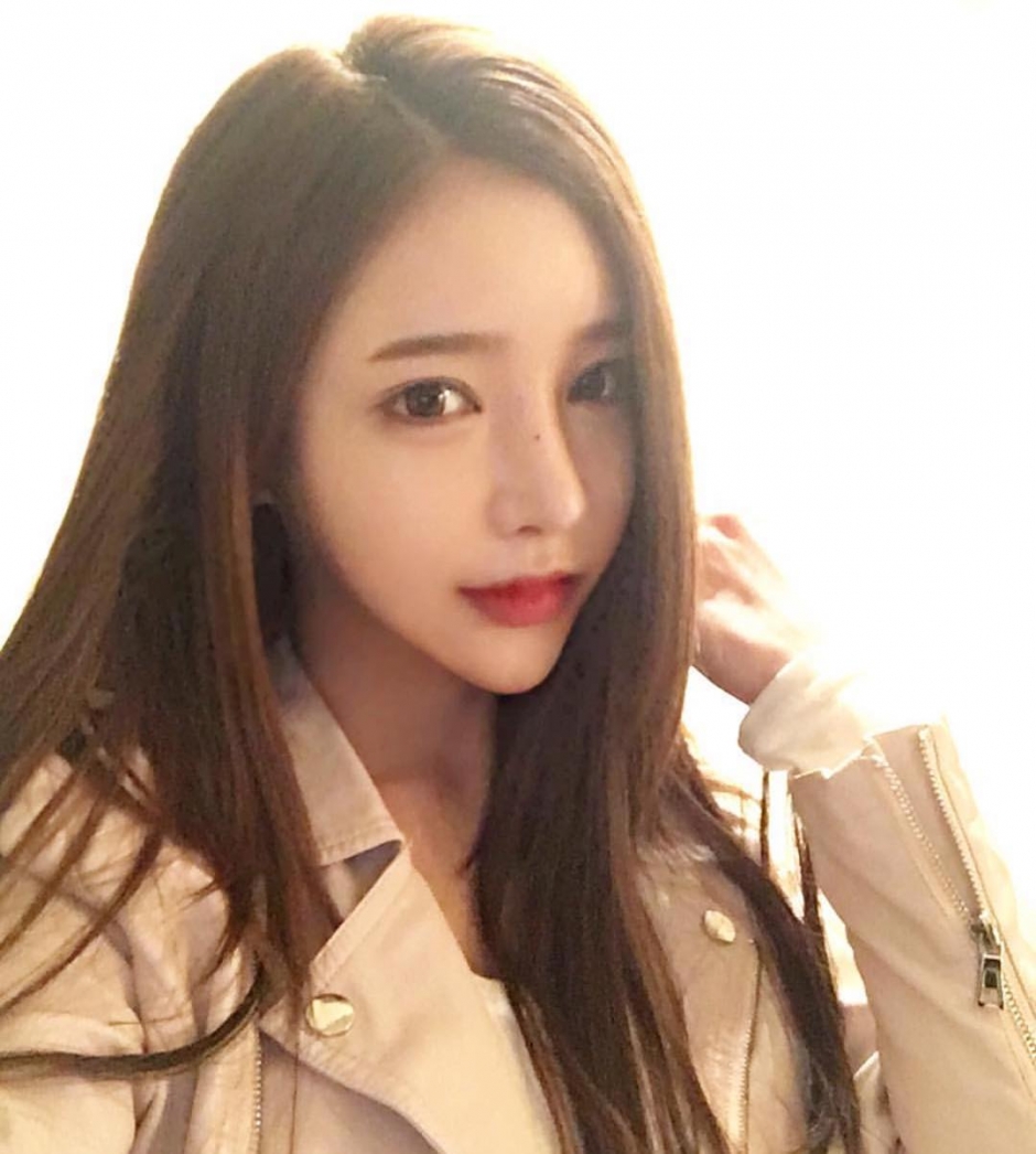 韩国美女崔莎罗比基尼私房照