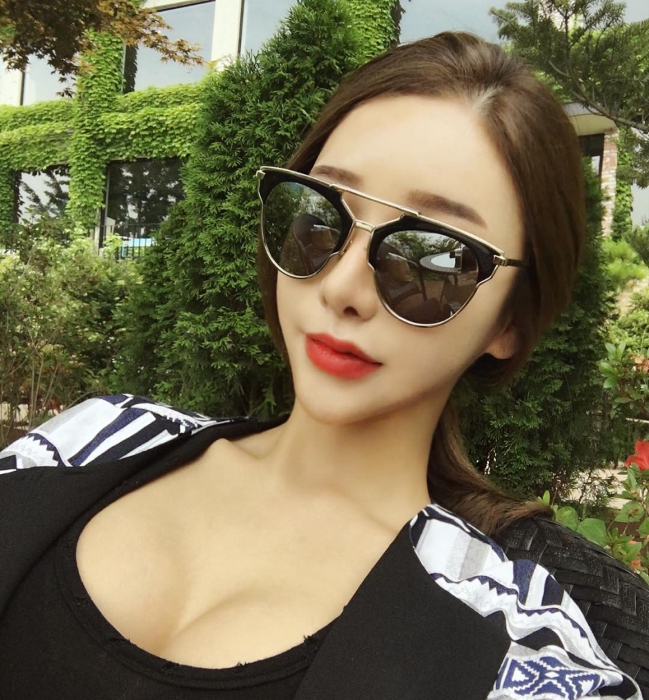 韩国美女崔莎罗比基尼私房照