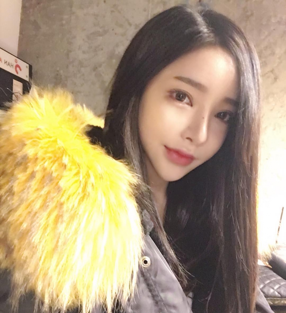 韩国美女崔莎罗比基尼私房照