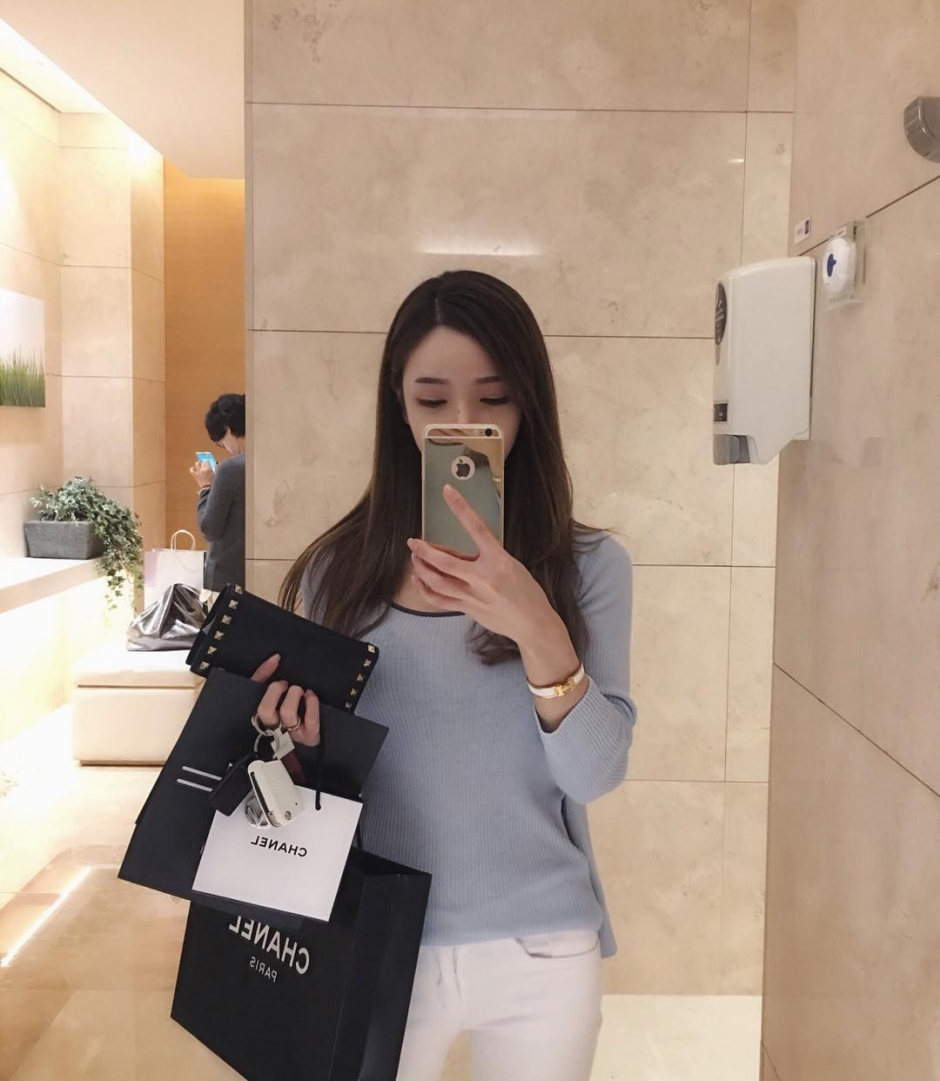 韩国美女崔莎罗比基尼私房照