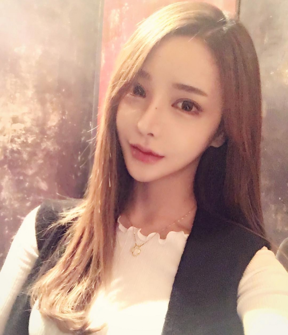 韩国美女崔莎罗比基尼私房照