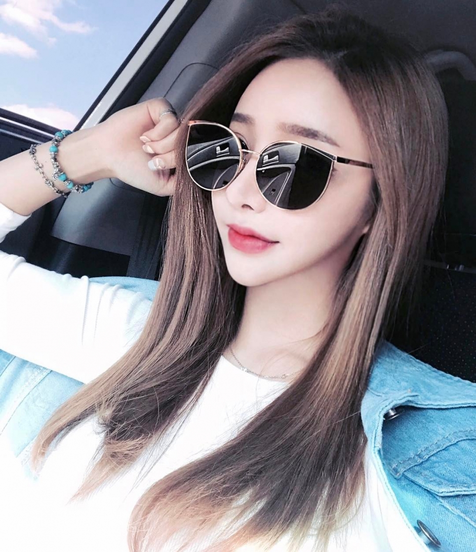 韩国美女崔莎罗比基尼私房照