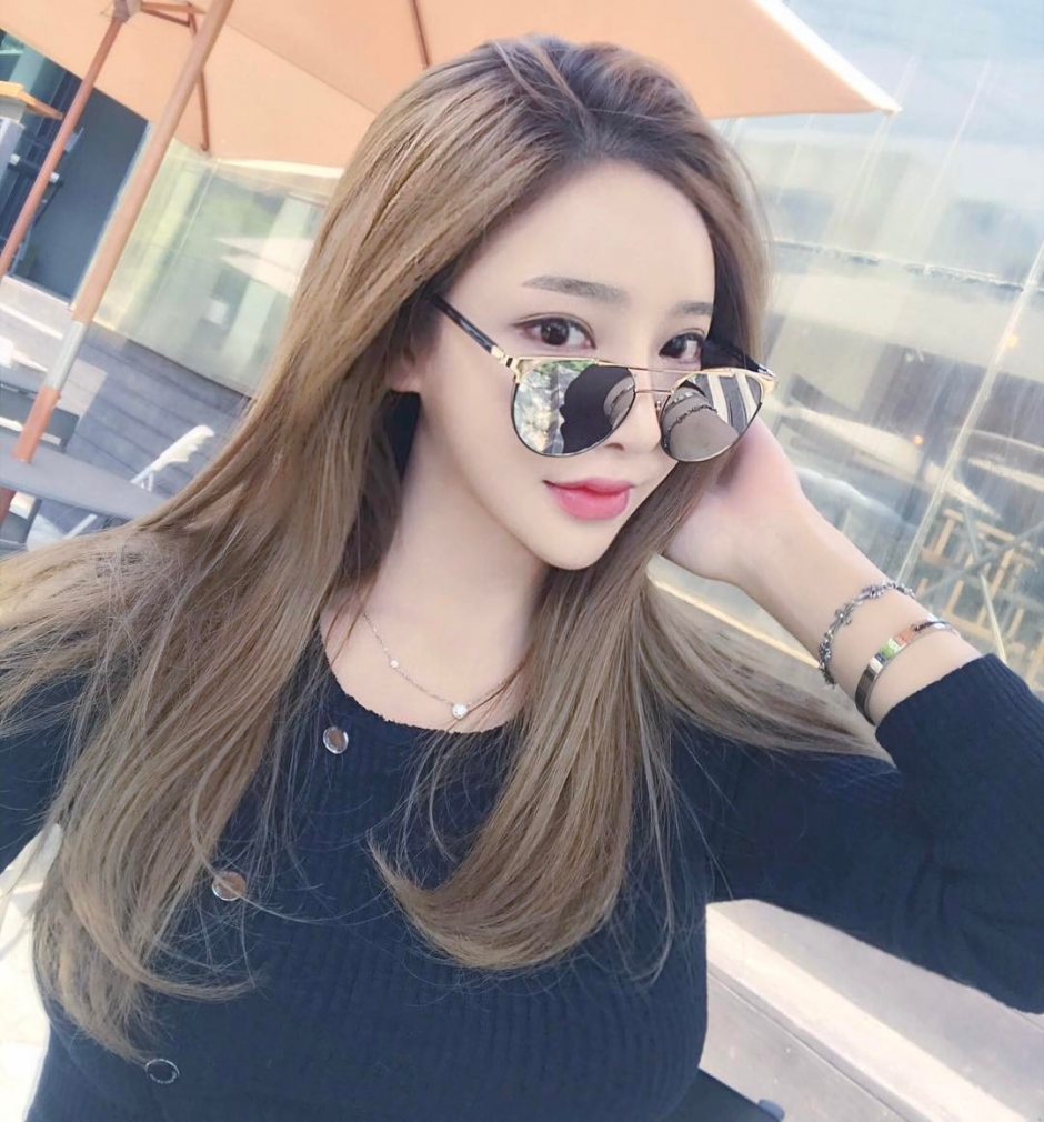 韩国美女崔莎罗比基尼私房照