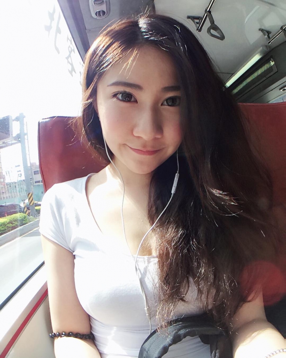 台湾美女校花高紫安性感自拍照