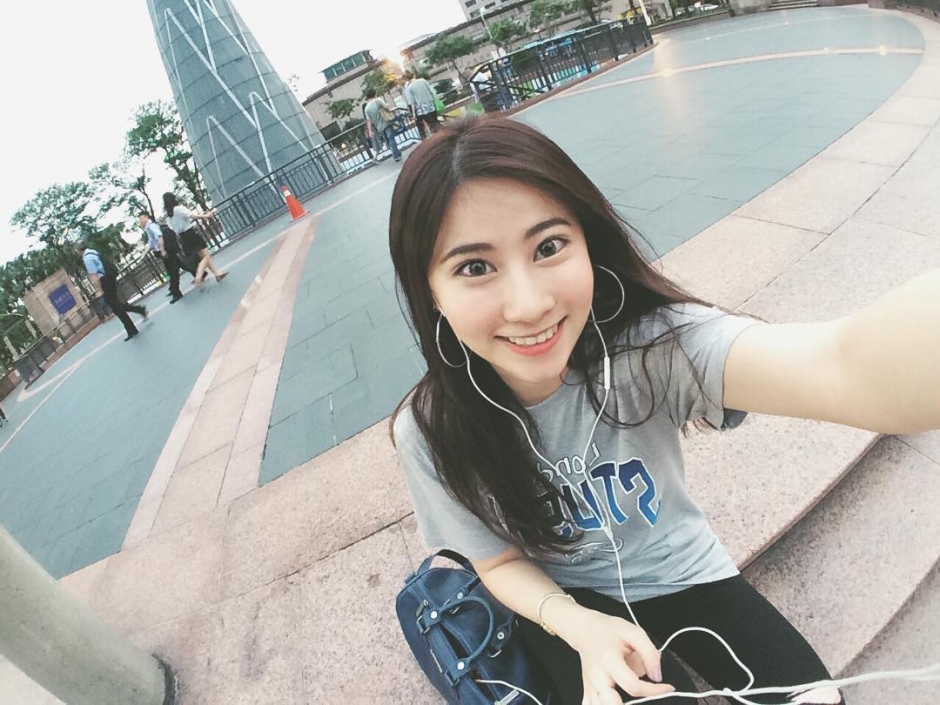 台湾美女校花高紫安性感自拍照