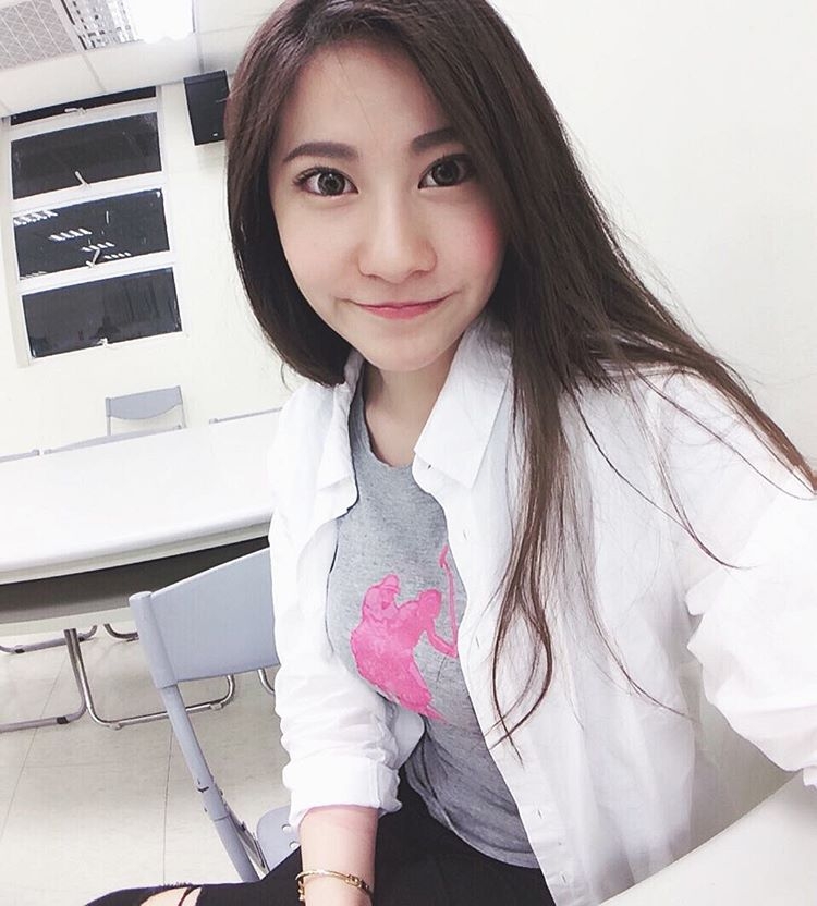 台湾美女校花高紫安性感自拍照