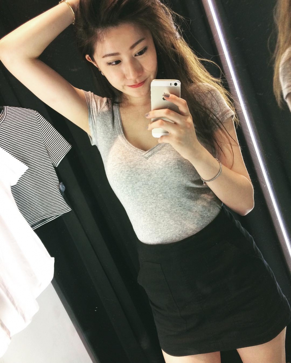 台湾美女校花高紫安性感自拍照