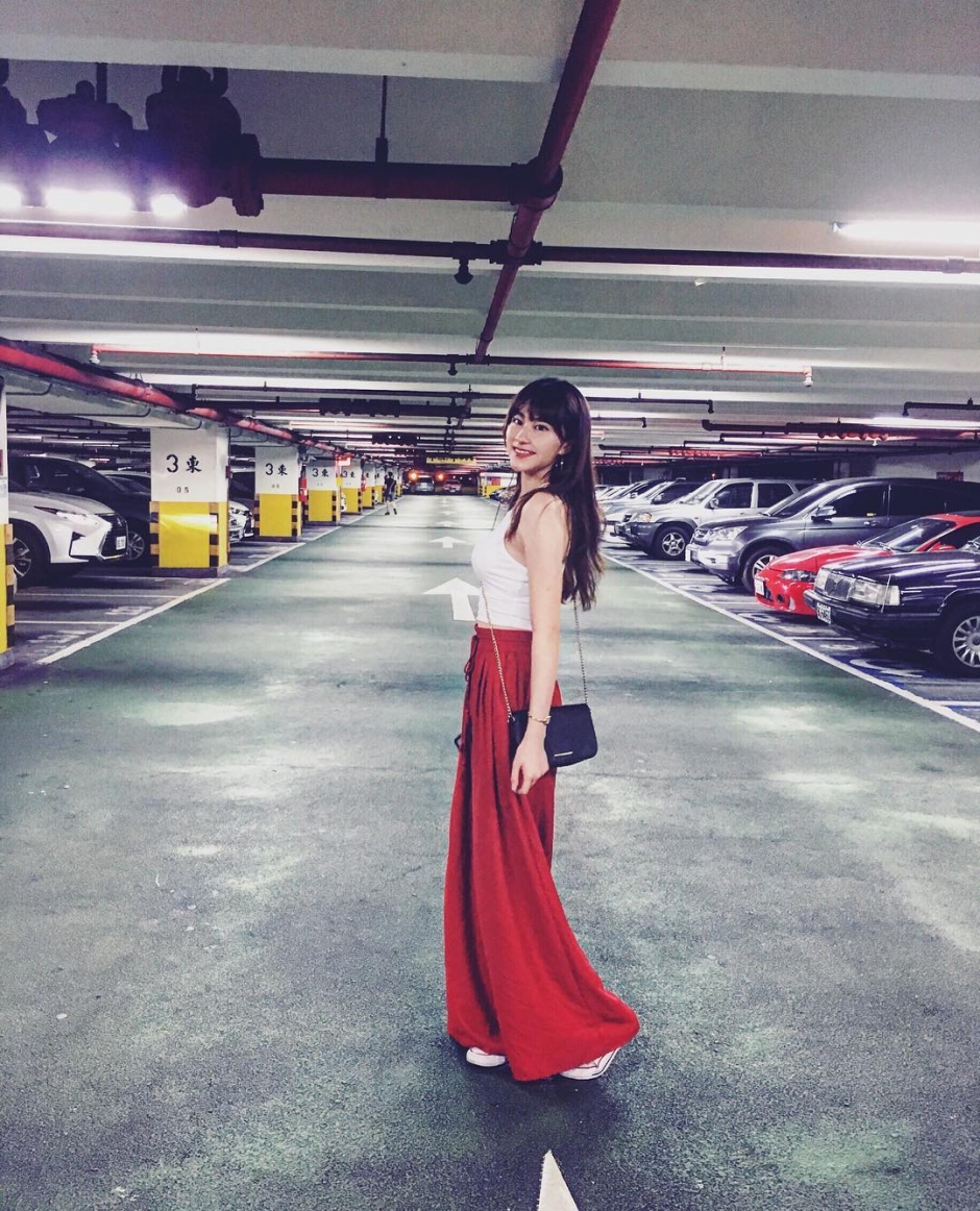 台湾美女校花高紫安性感自拍照