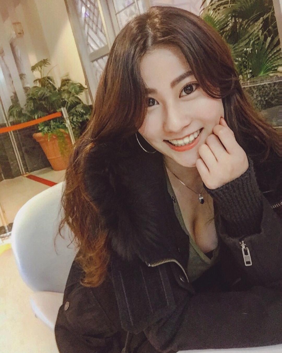 台湾美女校花高紫安性感自拍照