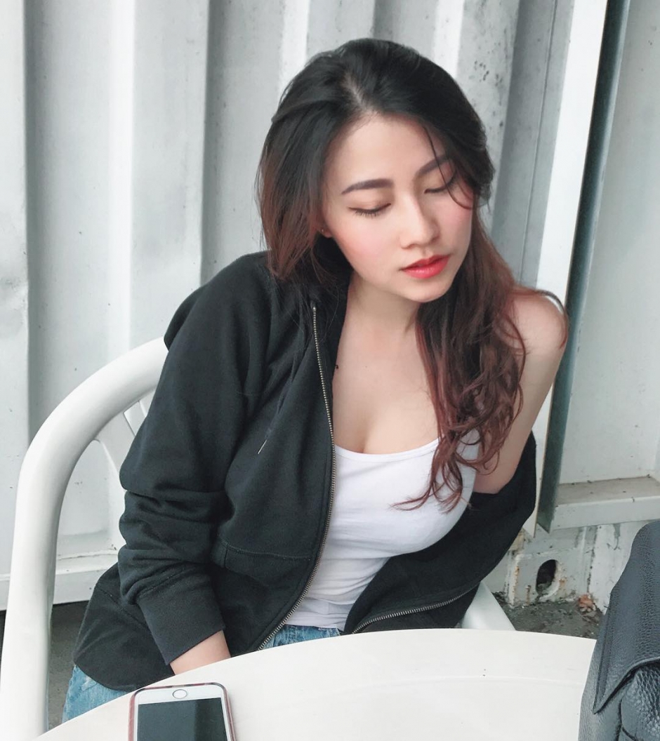 台湾美女校花高紫安性感自拍照