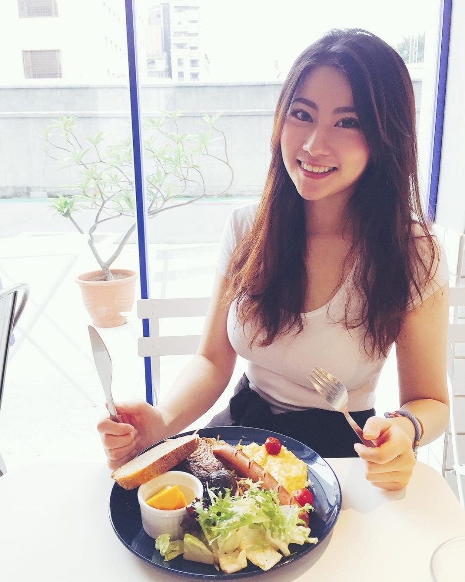 台湾美女校花高紫安性感自拍照