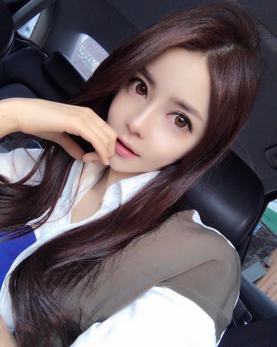 韩国美女洪秀雅泳池比基尼美照