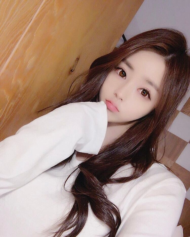 韩国美女洪秀雅泳池比基尼美照