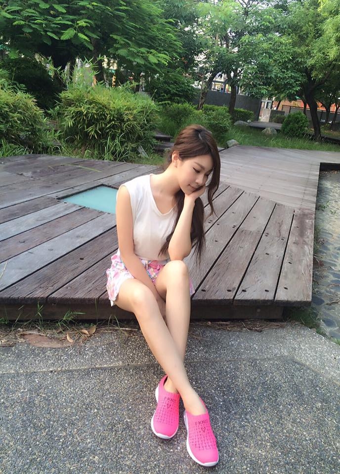 台湾长腿美女蔡雨雨性感私房照