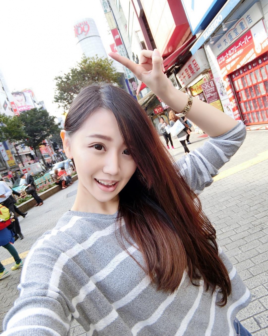 台湾美女张摸摸比基尼自拍照性感迷人