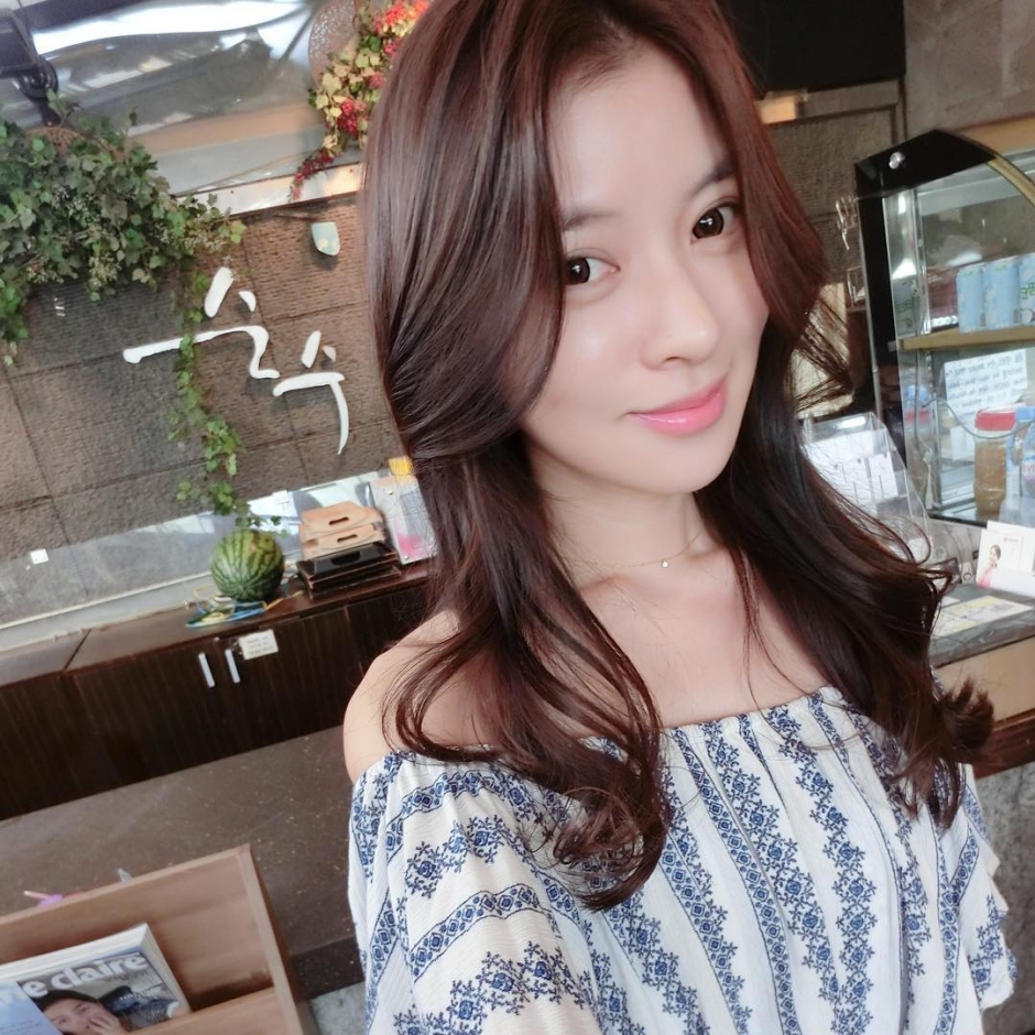 气质美女张子蕾泳装私房照性感迷人