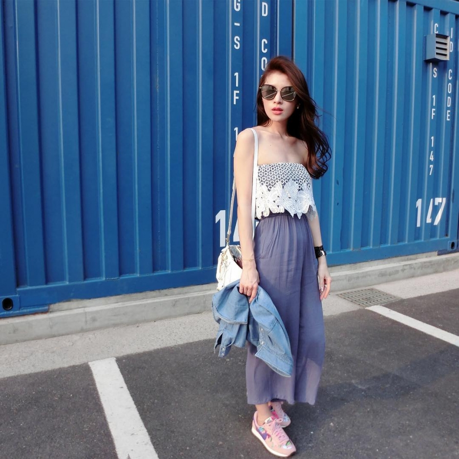 气质美女张子蕾泳装私房照性感迷人