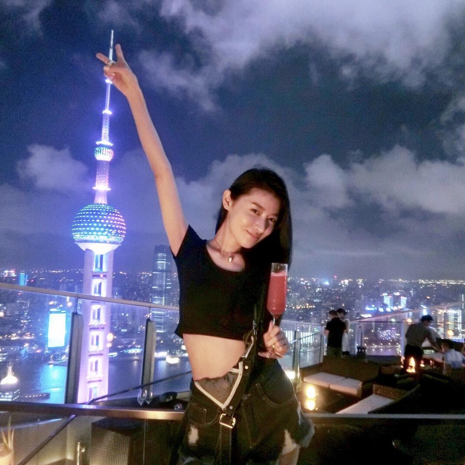 气质美女张子蕾泳装私房照性感迷人