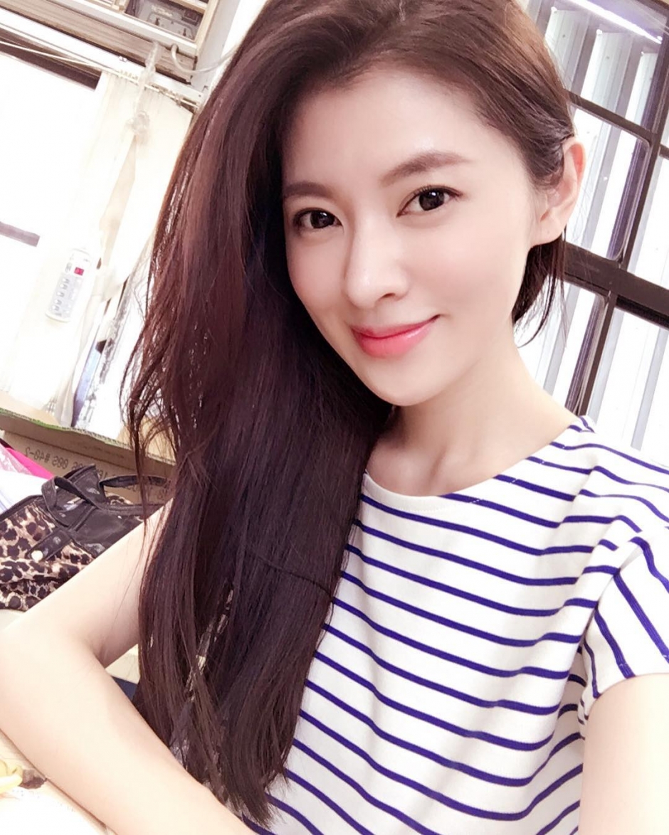 气质美女张子蕾泳装私房照性感迷人