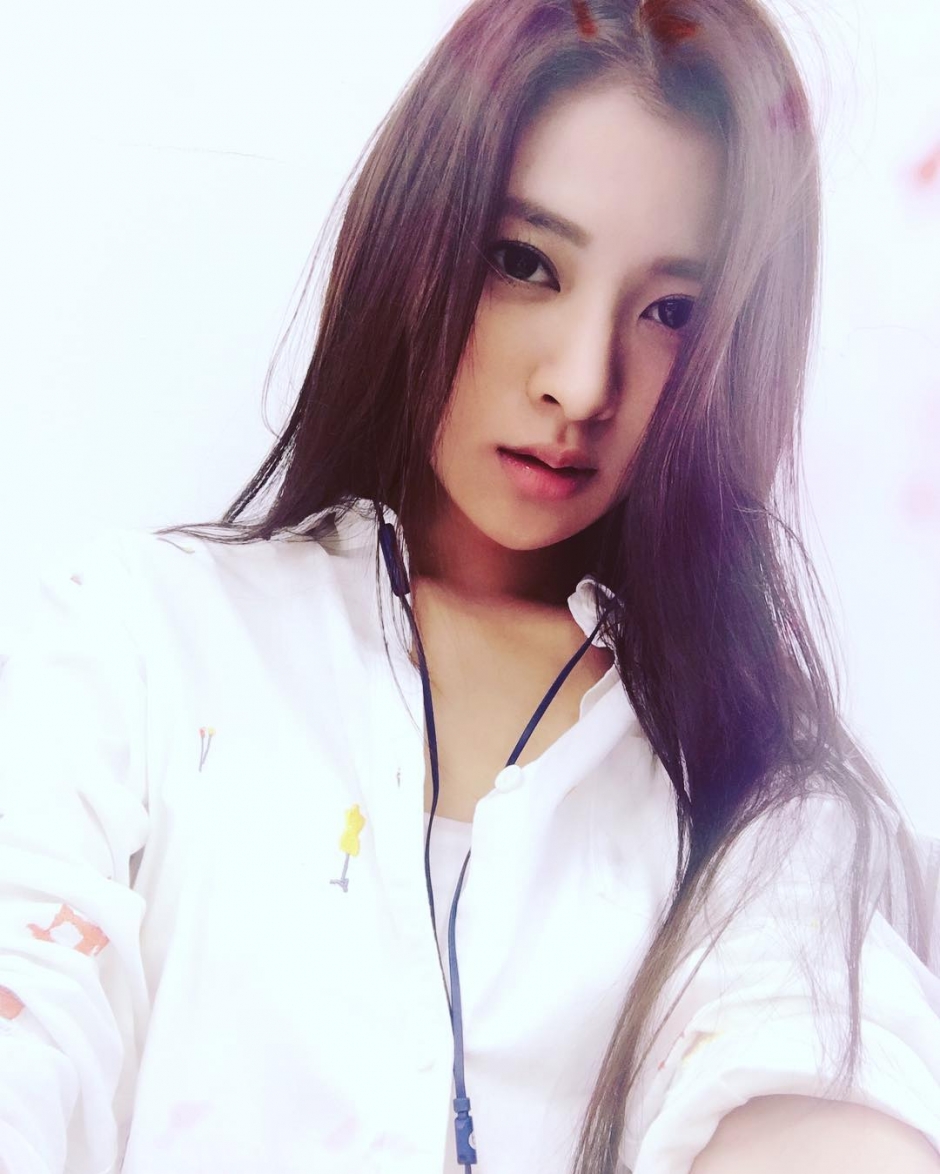 气质美女张子蕾泳装私房照性感迷人