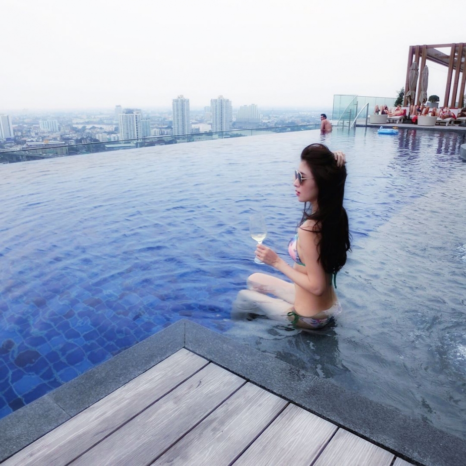 气质美女张子蕾泳装私房照性感迷人