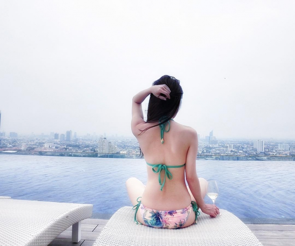 气质美女张子蕾泳装私房照性感迷人