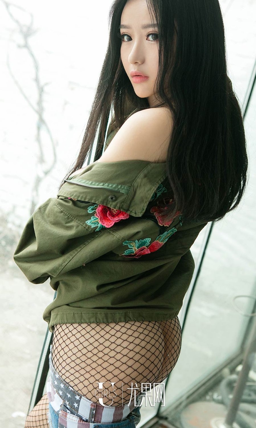 [Ugirls尤果网]丰满美女倪叶藤私房写真巨乳诱惑