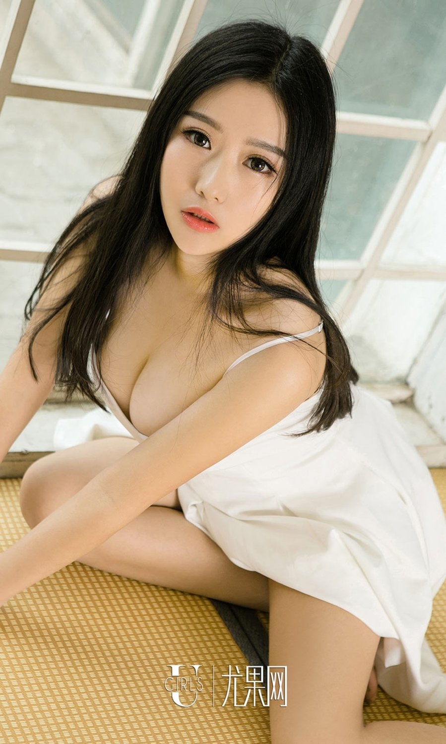 [Ugirls尤果网]丰满美女倪叶藤私房写真巨乳诱惑